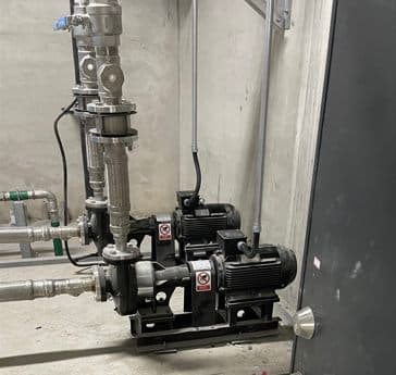 管路中的雙泵設備現場